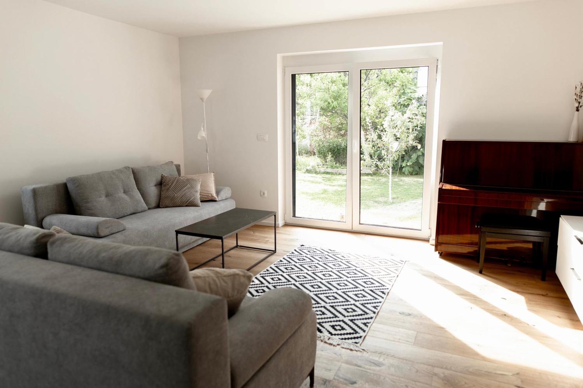 Apartment Aura