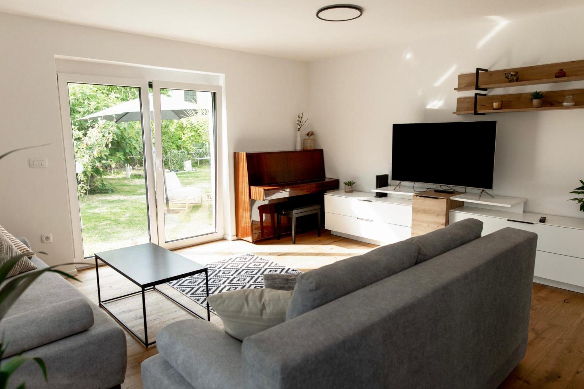 Aura Apartment *